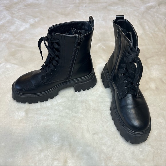 Olivia Miller Black Lace Up Faux Leather Combat Boots Size 7 - Picture 2 of 12